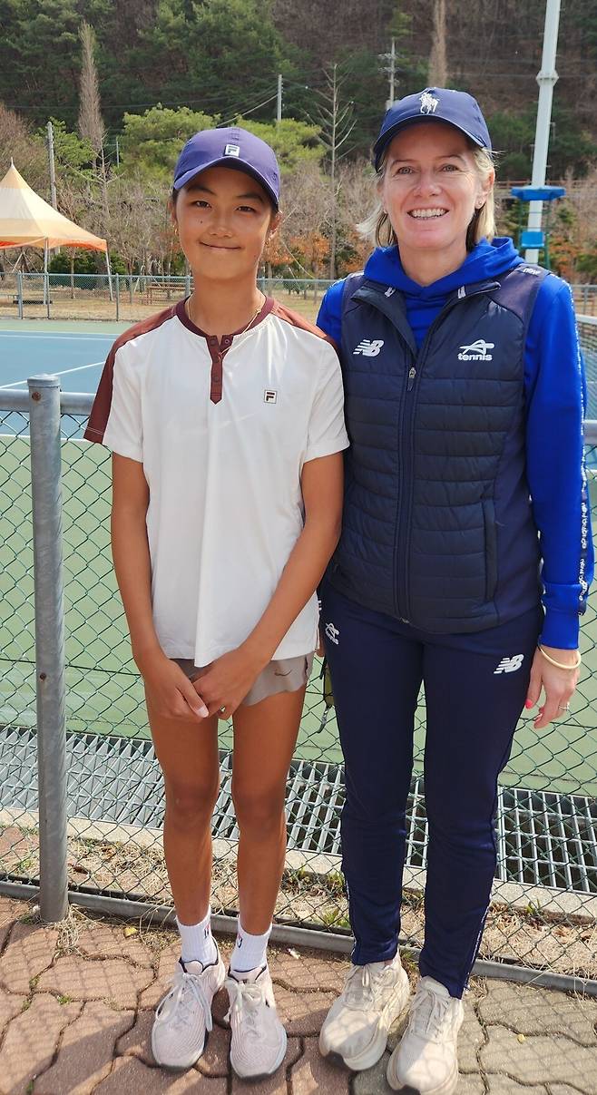 서승연과 호주의 엠마 헤이즈맨 코치. 김경무 기자