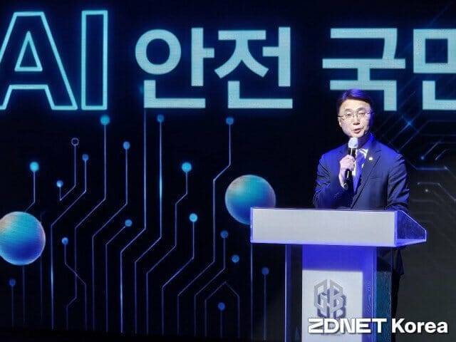 류제명 과기정통부 제2차관이 1일 서울 강남구 가빈아트홀에서 열린 'AI 안전 국민 공감 토크콘서트'에서 인사말을 하고 있다. (사진=지디넷코리아)