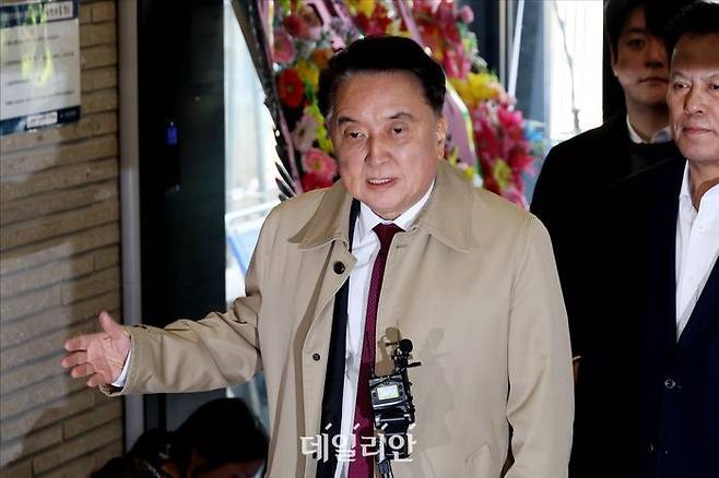 김영환 충북도지사가 지난 17일 오전 서울 여의도 국민의힘 중앙당사에서 지방선거 공천 컷오프와 관련해 입장을 밝히고 있다. ⓒ데일리안 홍금표 기자