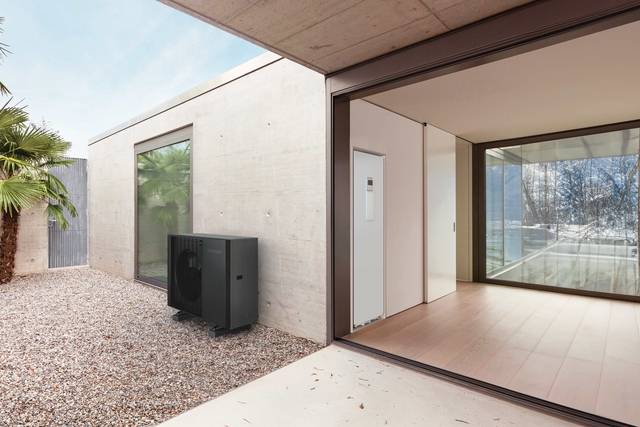 고효율 난방과 급탕을 제공하는 히트펌프 방식의 가정용 EHS ‘모노 R290(Mono R290)’의 라이프스타일 이미지. 삼성전자 제공