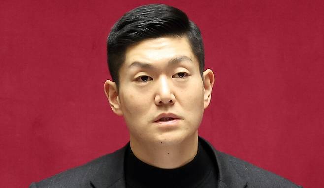 김재섭 국민의힘 의원이 3월20일 국회에서 열린 본회의에서 무제한 토론(필리버스터)을 하고 있다. 연합뉴스