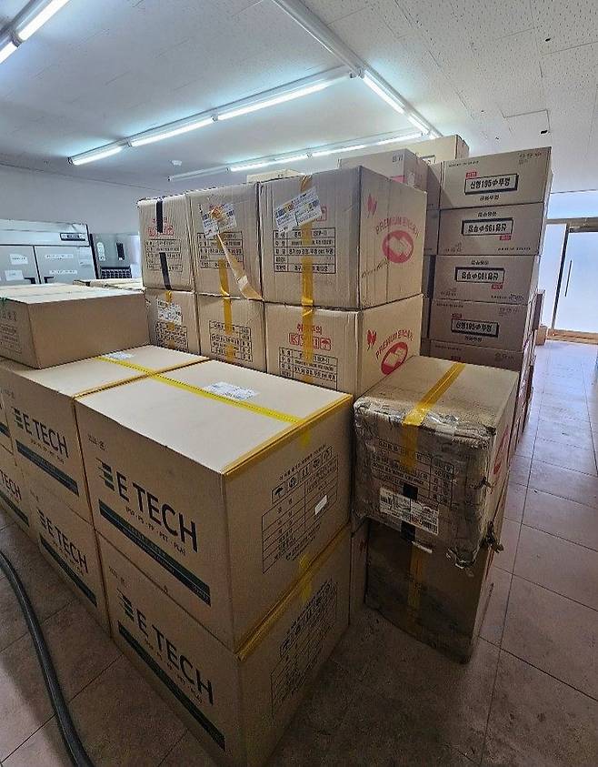 한 소상공인이 배달 용기를 대량 구매했다며 커뮤니티에 올린 사진. 사진 온라인 커뮤니티 캡처