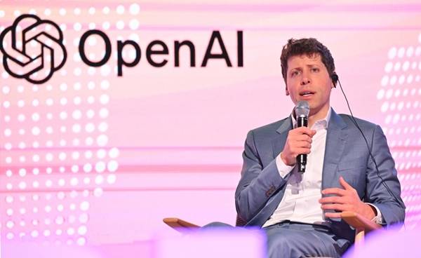 ▲ 샘 올트먼 오픈AI CEO가 2023년 6월9일 서울 영등포구 63빌딩에서 열린 'K-Startups meet OpenAI'에서 발언하고 있다. ⓒ연합뉴스