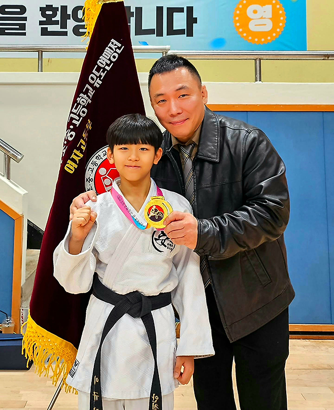 안철웅 유도관 이규하는 대한유도회 생활체육전국유도대회 3개 및 한국초중고등학교유도연맹 전국대회 1개에서 모두 우승했다. 2026년 개인전 4관왕으로 우리나라 초등부 최강자라 할만한 위상이다. 사진@cheolwoong_an