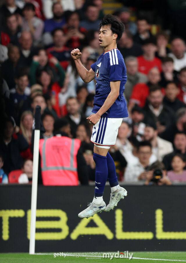 미토마가 1일 잉글랜드와 경기에서 골을 터뜨리고 날아올랐다. /게티이미지코리아