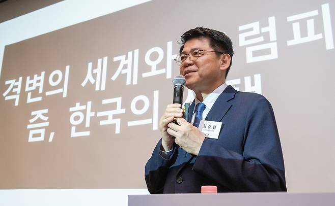 김준형 조국혁신당 의원이 1일 오전 서울 중구 더플라자호텔에서 열린 미래리더스포럼 4월 초청 강연에 참석해 강연하고 있다. 윤창빈 기자