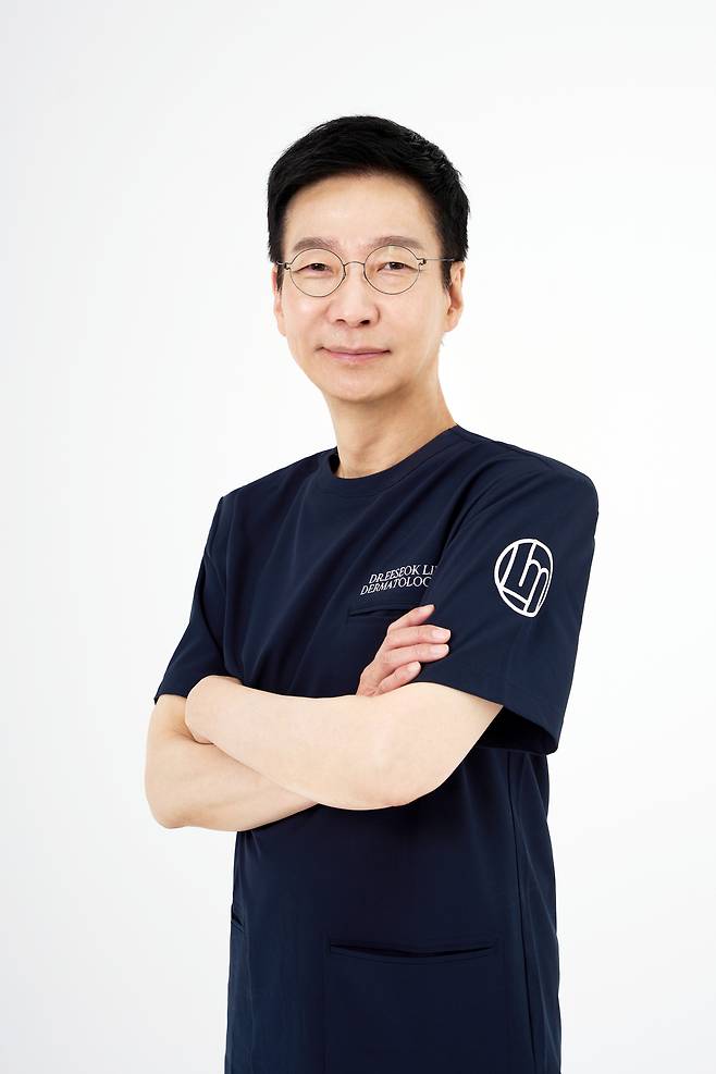 신사 임이석테마피부과 임이석 대표원장은 “시술 효과를 극대화하기 위해서는 일상 속 보습 관리와 자외선 차단, 청결 관리 등 기본적인 피부 관리 습관을 병행하는 것이 필요하다”고 조언했다.