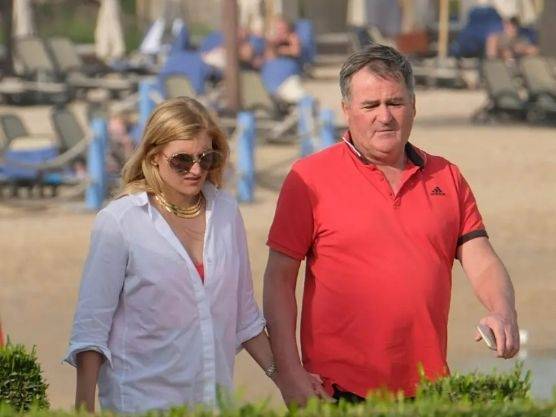 암 투병 중인 아내를 버리고 딸의 친구와 재혼한 유명 축구 해설가 리차드 키스. [더 선]