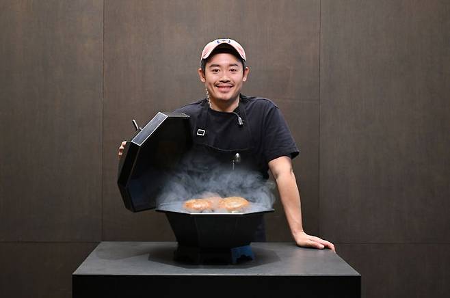 [서울=뉴시스] 버거킹, 유용욱 셰프와 '불맛의 정점' 콜라보(사진=버거킹) *재판매 및 DB 금지