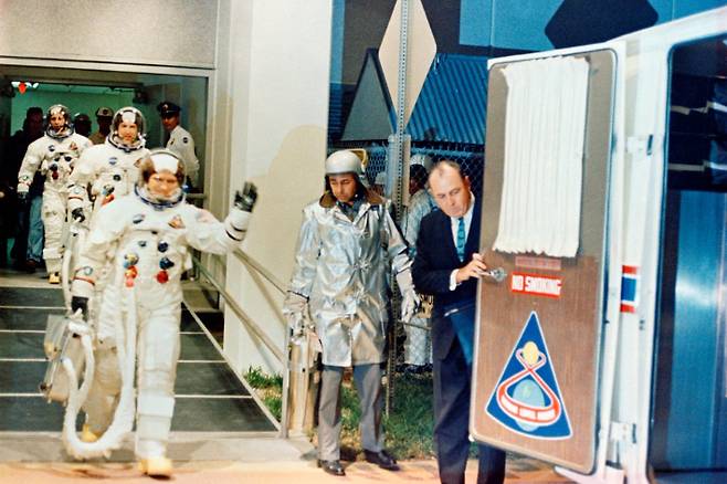 지난 1968년 아폴로 8 미션 크루가 임무를 시작하는 모습. NASA