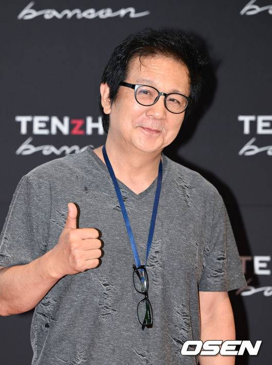 [OSEN=박준형 기자] 23일 오후 서울 명동 D20한중라이브커머스센터에서 텐즈힐 벤슨 론칭 기념행사가 진행됐다.배우 윤철영이 포즈를 취하고 있다.  2022.06.23 / soul1014@osen.co.kr