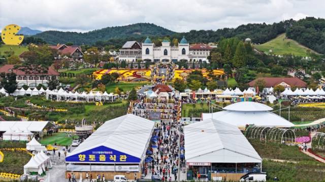 ▲임실N치즈축제장을 가득매운 관광광객들 ⓒ임실군