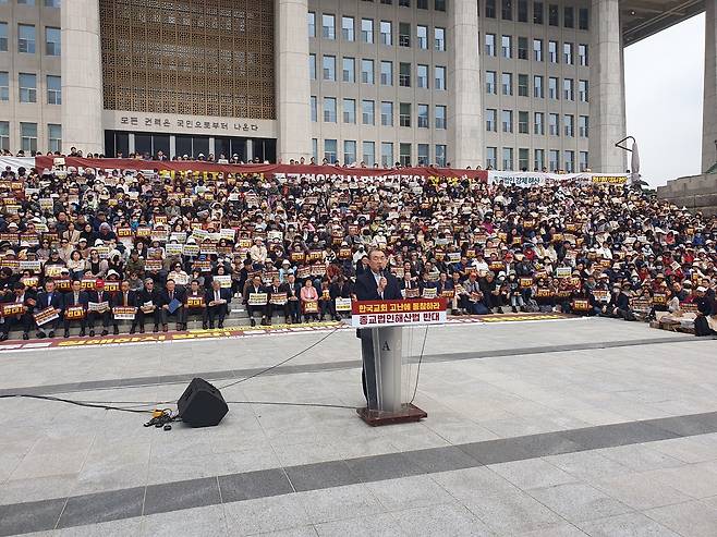 김운성 영락교회 목사가 발표를 하고 있다.