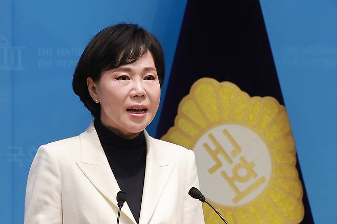 더불어민주당 서울시장 예비후보인 전현희 의원이 22일 국회 소통관에서 정원오 민주당 서울시장 예비후보가 성과로 홍보하는 성동형 공공버스(성공버스)를 비판하는 기자회견을 하고 있다. ⓒ연합뉴스