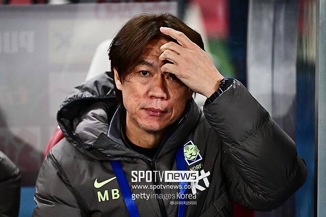 ▲ 스리백 전술의 집중력 붕괴와 반복된 결정력 부족으로 홍명보호가 오스트리아에도 패했다. 마지막 실전인 유럽 원정 2연패로 월드컵을 향한 준비가 미완성임을 보여줬다.