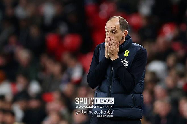 ▲ 투헬 감독의 시선은 일본의 전술 구조에 꽂혀 있다. 그는 "일본은 기동성과 유연성을 기반으로 조직력이 매우 뛰어난 팀"이라며 "특히 때에 따라 5명의 수비를 두는 스리백 시스템은 압박하기가 상당히 까다롭다"고 분석했다.&nbsp;