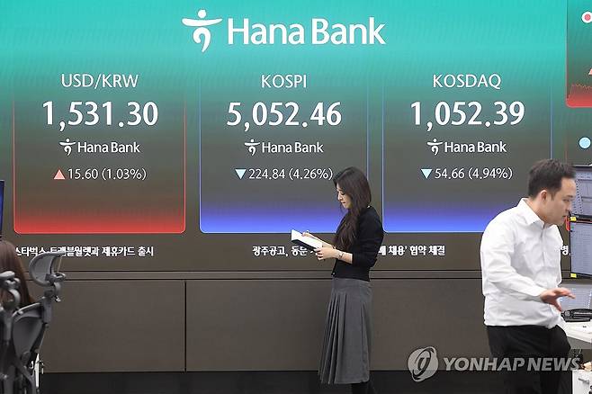 서울 중구 하나은행 딜링룸 전광판의 코스피와 환율 [연합뉴스 자료사진. 재판매 및 DB 금지]