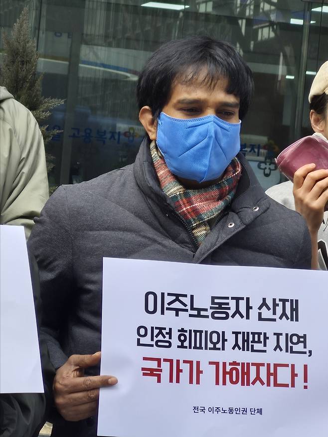 고용노동청 기자회견에 참석한 아지트 씨 [윤근영 기자 촬영]
