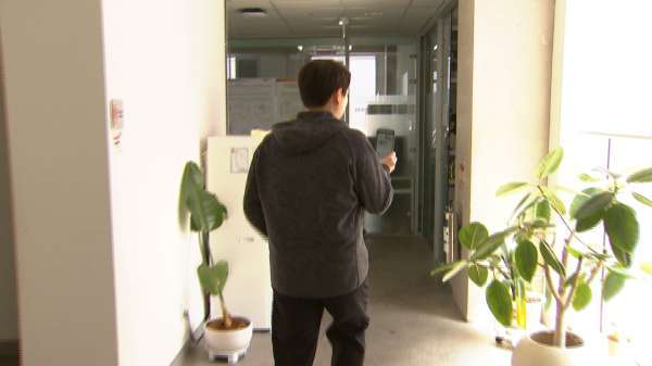 건물 내 좁고 복잡한 복도에서도 연구원의 휴대전화 무선랜 신호가 정확히 추적됐다&nbsp;