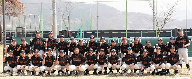 ‘위기를 기회로’ 새로운 도약을 위해 한 걸음 한 걸음 전진하고 있는 화순고 야구부 선수들.  <화순고 제공>
