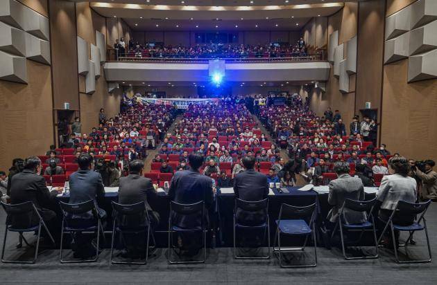 1일 무안군 승달문화예술회관에서 광주 군공항 주민 설명회가 진행되고 있다. /김진수 기자 jeans@kwangju.co.kr
