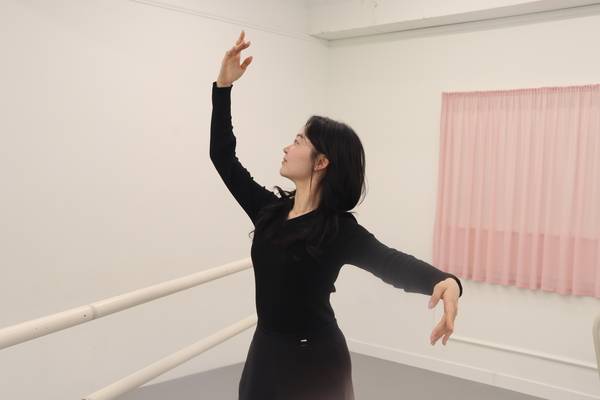 정은혜 씨가 발레 동작을 선보이고 있다. /주성희 기자