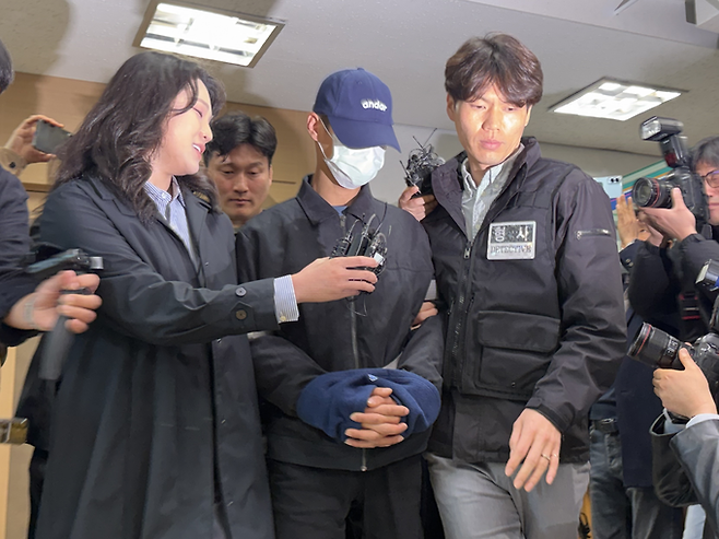 ▲ 장모가 시끄럽게 했다는 이유로 폭행해 숨지게 한 사위 조모(27)씨가 2일 오전 대구지방법원에서 열린 구속 전 피의자 심문(영장실질심사)에 출석하고 있다. 이유경 기자