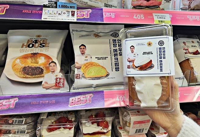한 CU 점포에 진열된 이석원 명장 협업 베이커리 제품. [사진=BGF리테일]