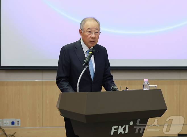 류진 한국경제인협회 회장이 27일 여의도 FKI타워 컨퍼런스센터에서 열린 '제65회 정기총회'에서 개회사를 하고 있다. (한국경제인협회 제공. 재판매 및 DB 금지) 2026.2.27 ⓒ 뉴스1
