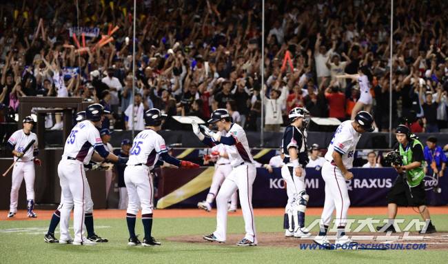 2024 프리미어12 한국전에서 고영표를 상대로 만루홈런을 터뜨렸던 천천웨이.(가운데) 스포츠조선DB