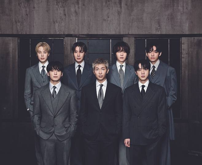 4년 만에 완전체로 돌아온 BTS는 역대급 컴백 무대를 선보였다. 넷플릭스가 단일 가수의 음악 공연을&nbsp;전 세계 동시 생중계하는 것은 BTS가 사상 최초다.