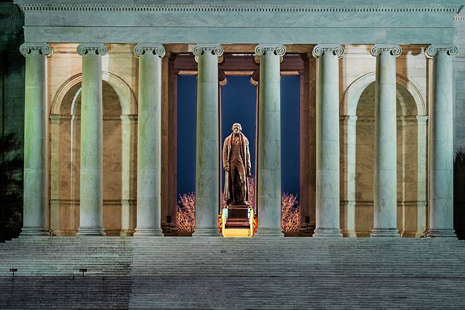 Jefferson Memorial at night.