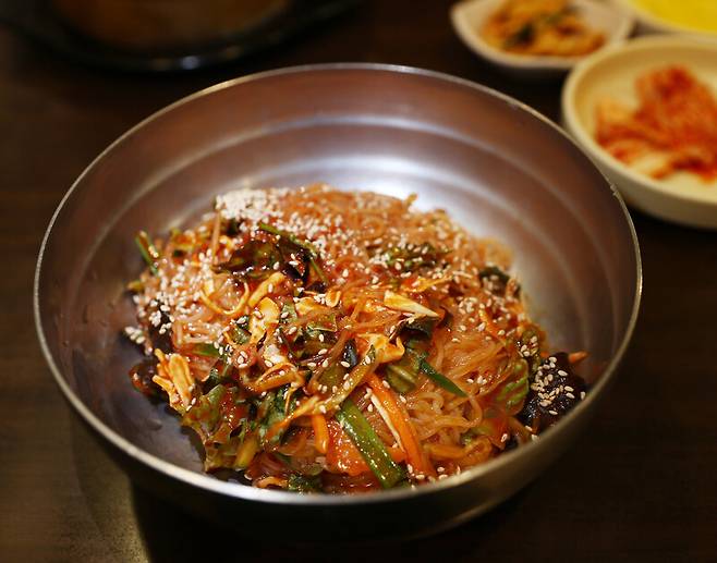 정읍시 대표 맛집 ‘옛날김밥’의 쫄면. 박미향 기자