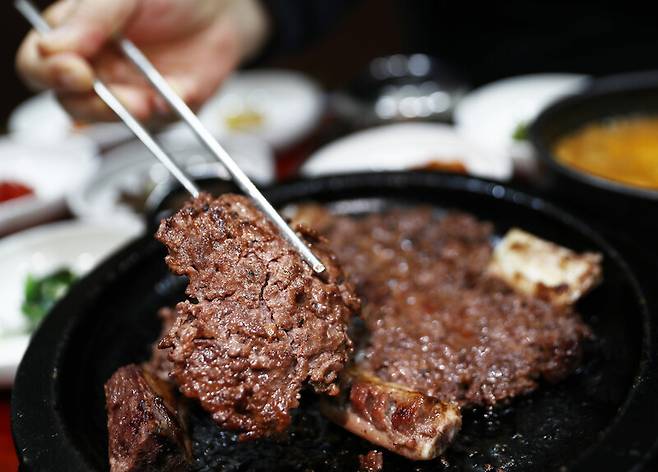 정읍 \'백학정\'의 떡갈비. 정읍을 대표하는 맛이다. 박미향 기자