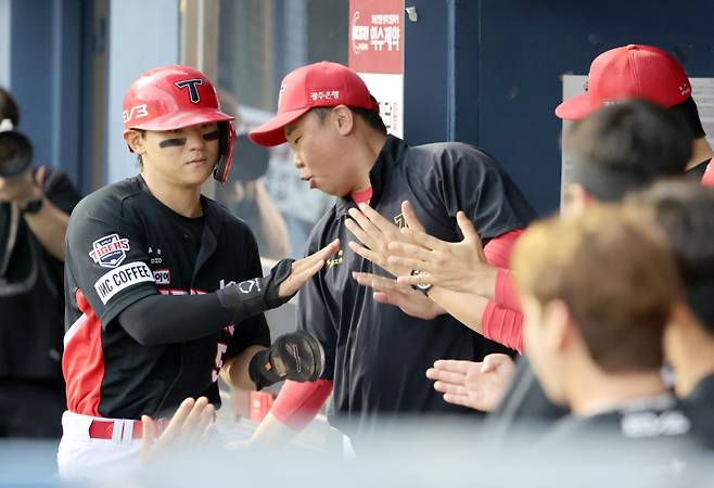 KIA 김도영(왼쪽)과 이범호 감독. IS 포토