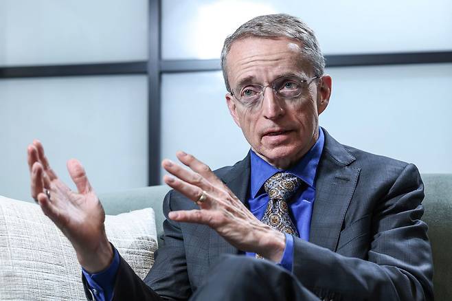 팻 겔싱어 전 인텔 CEO(플레이그라운드 제너럴 파트너)가 지난달 19일 오후 서울 강남구 그랜드 인터컨티넨탈 서울 파르나스에서 중앙일보와 인터뷰하고 있다. 김경록 기자