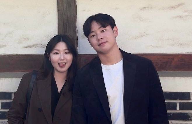 수원팔달경찰서 지만파출소 소속 양선호 경장과 여자친구 윤다예씨. 경기남부경찰청