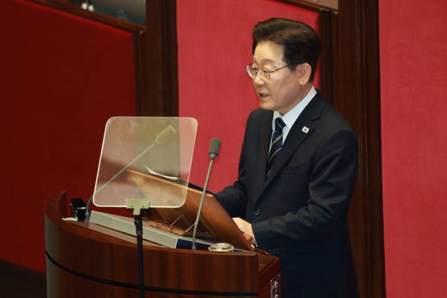 ▲ 이재명 대통령이 2일 국회에서 추가경정예산안 시정연설을 하고 있다. 연합뉴스