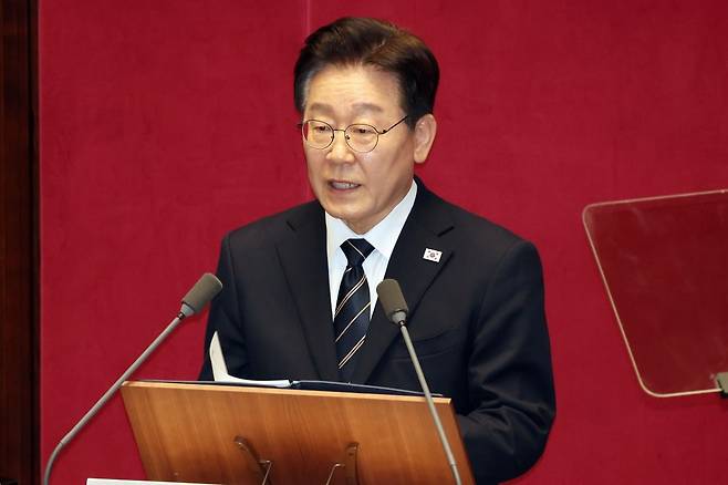 이재명 대통령이 2일 서울 여의도 국회에서 열린 제433회국회(임시회) 제4차 본회의에서 중동 사태 대응을 위한 추가경정예산안에 대한 시정연설을 하고 있다. 사진=국회사진기자단