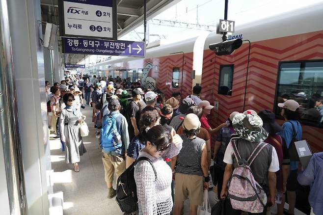 동해선 철도 개통 효과를 단단히 보고 있는 울진역. 경북도 제공