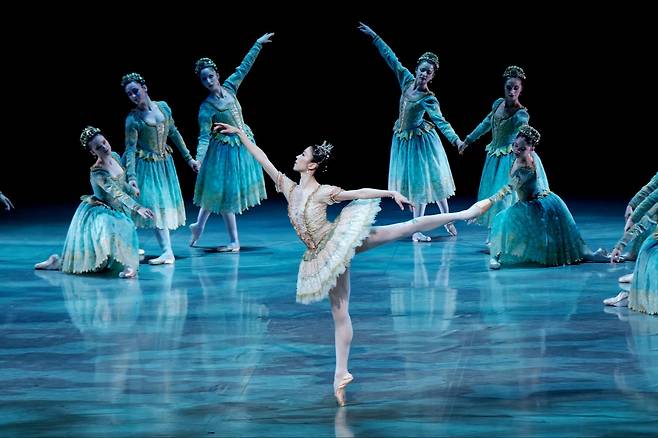 Professional ballerina Park Sae-eun performs as Princess Aurora in Paris Opera Ballet's "Sleeping Beauty" [PARIS OPERA BALLET]
