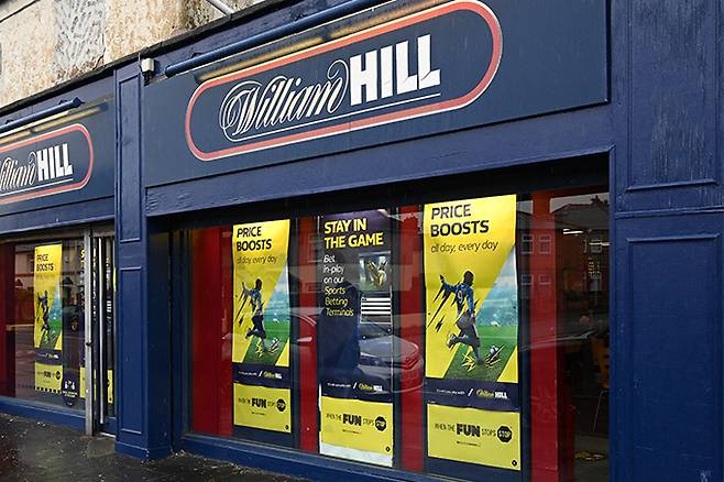 영국 카지노에서 5억원이 넘는 거액을 딴 70대 남성이 시스템 오류로 돈이 회수되자 심장마비로 쓰러졌다. /AFPBBNews=뉴스1