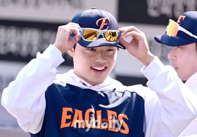 2026년 3월 29일 오후 대전 한화생명볼파크에서 열린 ‘2026 신한 SOL KBO리그' 키움 히어로즈와 한화 이글스의 경기. 한화 문동주가 환하게 웃고 있다./마이데일리