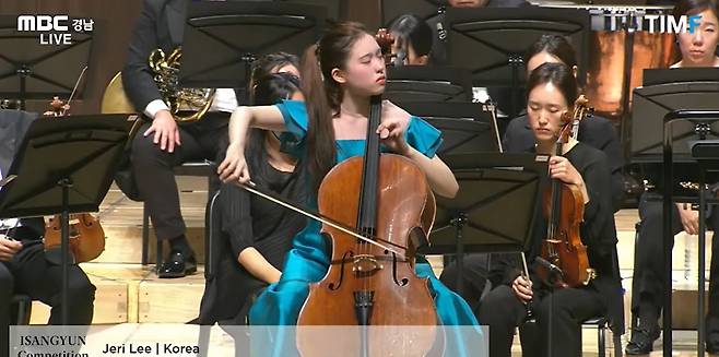 윤이상국제음악콩쿠르 결선 무대에서의 이재리 [유튜브 캡처]