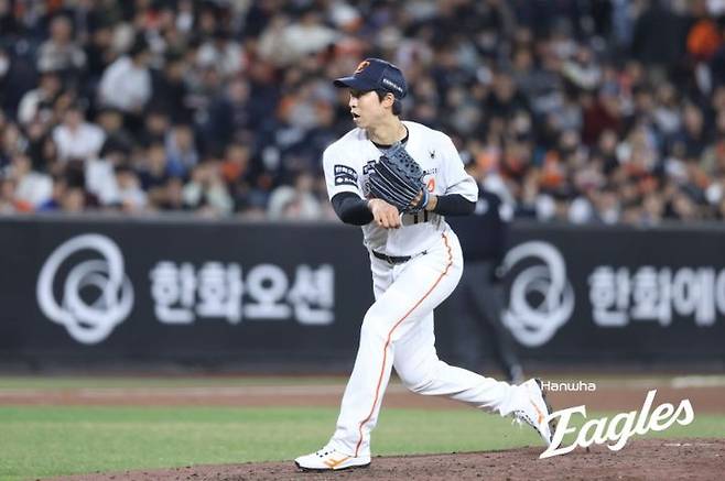 [서울=뉴시스] 프로야구 한화 이글스의 엄상백이 31일 대전 한화생명볼파크에서 열린 2026 신한 쏠 KBO리그 KT 위즈전에 불펜 등판해 공을 던지고 있다. (사진=한화 이글스 제공) 2026.03.31. *재판매 및 DB 금지