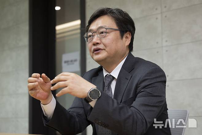 [서울=뉴시스] 김근수 기자 = 백종우 한국자살예방협회장이 1일 서울 중구 뉴시스 본사에서 인터뷰를 하고 있다. 2026.04.01. ks@newsis.com