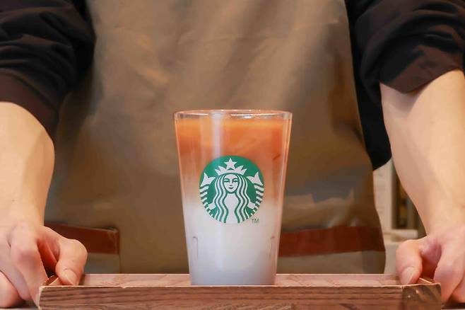[서울=뉴시스] 스타벅스 '스위트 밀크 커피'. (사진=스타벅스 코리아 제공) *재판매 및 DB 금지