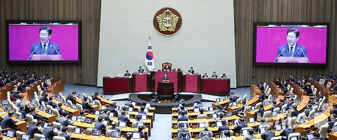 [서울=뉴시스] 고범준 기자 = 이재명 대통령이 2일 서울 여의도 국회에서 추가경정예산안 시정연설을 하고 있다. 2026.04.02. bjko@newsis.com