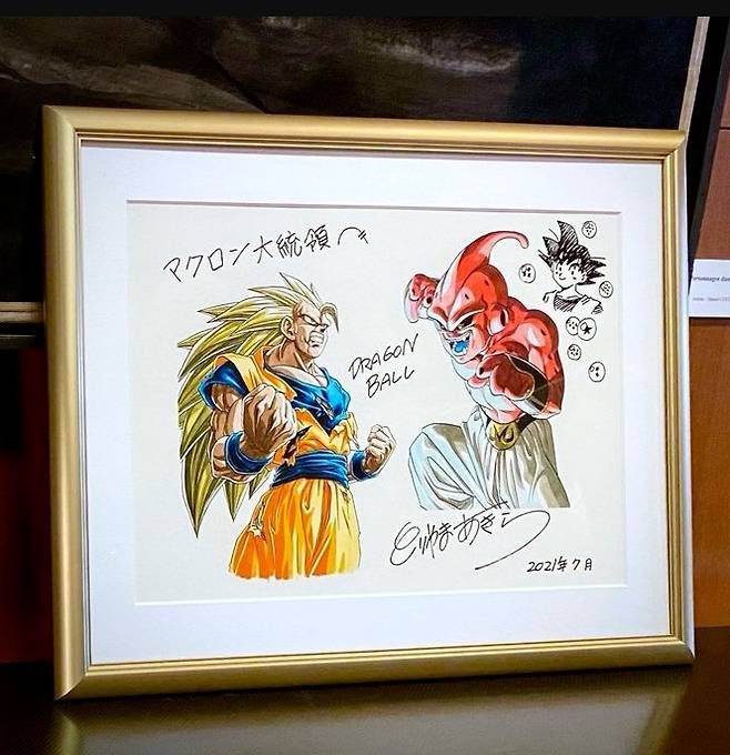 토리야마 아키라 사망 당시 마크롱 대통령이 올렸던 작가 사인 [출처=마크롱 X 캡쳐]