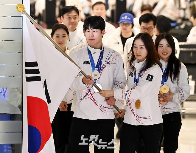 2026 밀라노·코르티나담페초 동계 올림픽에 출전했던 쇼트트랙 황대헌(왼쪽부터), 최민정, 김길리 등 선수단이 귀국하는 모습. 박종민 기자